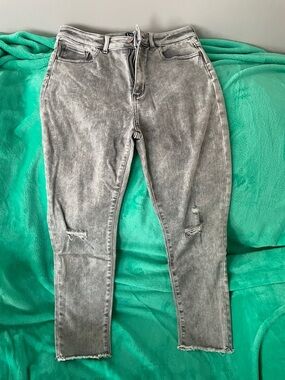 Gap High-Rise Gray Washed Distressed Kid’s Jeans Size 18